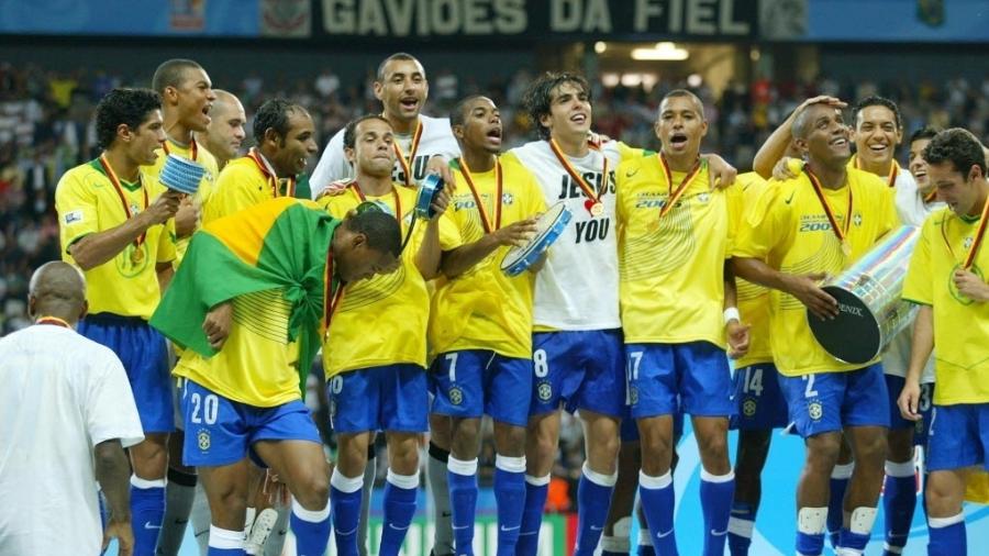 Brasileiros festejam título da Copa das Confederações após goleada sobre a Argentina - Moacyr Lopes Junior/Folhapress