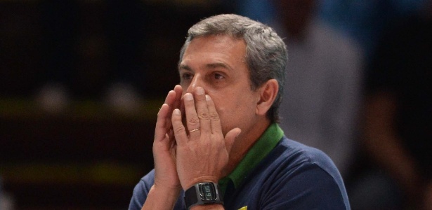 José Roberto Guimarães orienta a seleção feminina de vôlei - Divulgação/FIVB