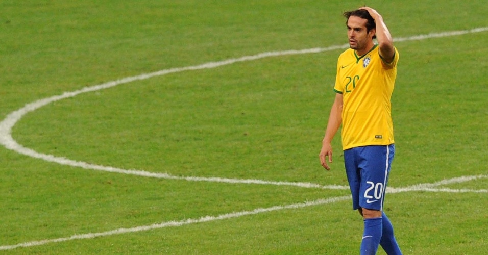 Kaká, meia da seleção brasileira, em destaque durante a vitória do Brasil por 2 a 0 sobre a Argentina no Superclássico das Américas, disputado na China