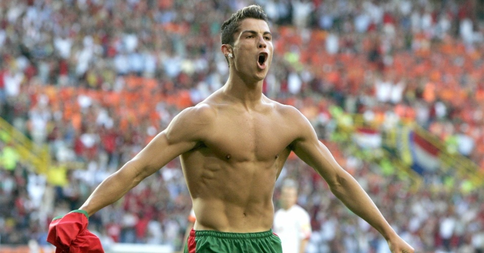 Cristiano Ronaldo comemora gol sobre a Holanda na semi da Euro de 2004