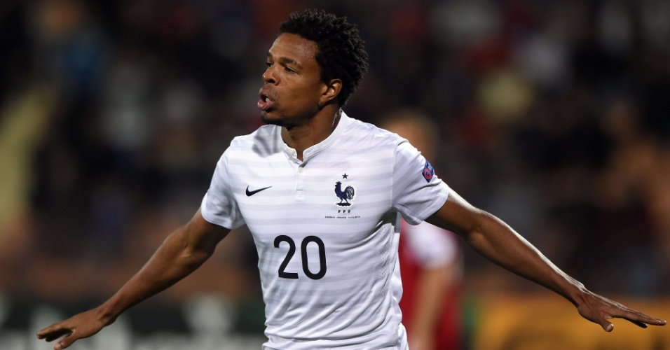 Rémy comemora gol da França sobre a Armênia durante amistoso 