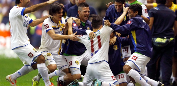 Jogadores do Deportivo Capiatá celebram gol sobre o Boca Juniors na Bombonera - REUTERS/Marcos Brindicci