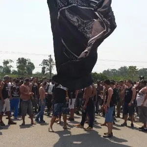 Torcedores levaram bandeiras e gritaram palavras de ordem em protesto no CT do Corinthians  - Dassler Marques/UOL