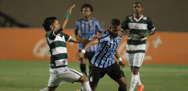 Fernandinho é o mais cotado para vaga de Luan, suspenso, no Grêmio - André Costa/CostaPress/Estadão Conteúdo