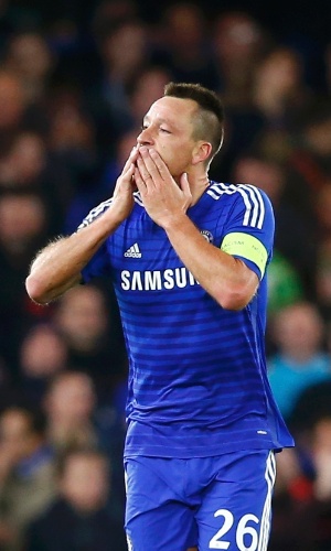 Terry manda beijos após marcar gol do Chelsea pela Liga dos Campeões