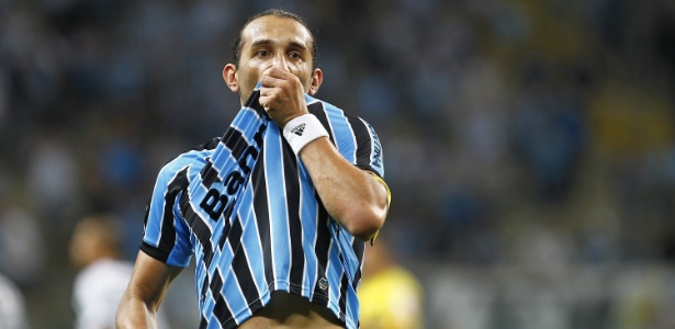 Barcos é goleador do Grêmio, um dos melhores do Brasileiro e esperança do time - Lucas Uebel/Getty Images