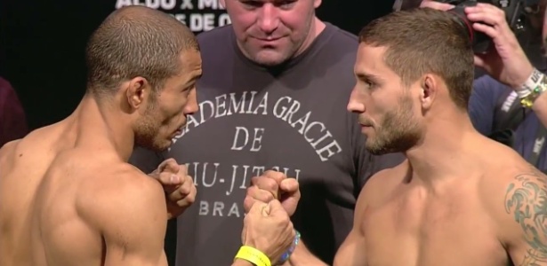 José Aldo e Chad Mendes fazem encarada durante pesagem para o UFC Rio 5 - Reprodução/UFC