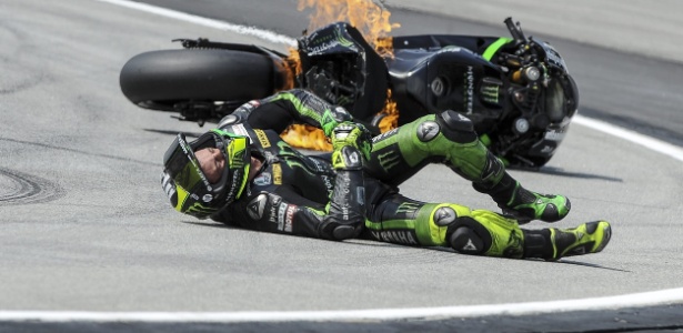 VÍDEO: Pilotos sofrem acidente impressionante em corrida de motos