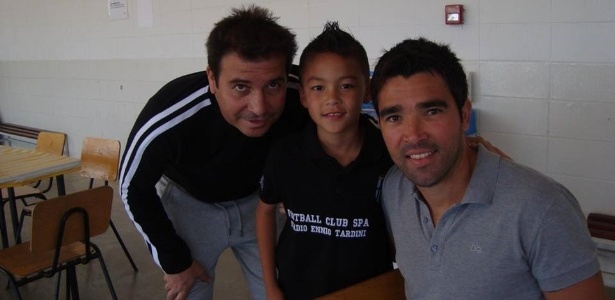 João (centro), com Luizão e Deco, era principal nome do Sub-11 corintiano desde oito anos - Reprodução / Facebook