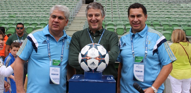 Paulo Nobre (centro) posa para foto ao lado de Paulo Remy (esq.) e Walter Torre, dirigentes da WTorre - Thiago Fatichi/Divulgação