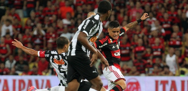 Everton encara a marcação do Atlético-MG pelo Fla na semifinal da Copa do Brasil - Gilvan de Souza / Flamengo