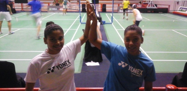 Lohaynny (à esq.) e Luana se destacam no badminton brasileiro