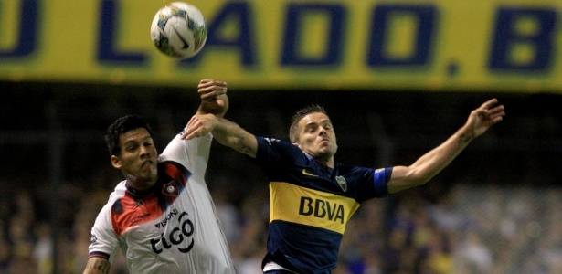 Gago disputa bola na partida do Boca contra o Cerro Porteño pela Sul-Americana - Xinhua/Martín Zabala