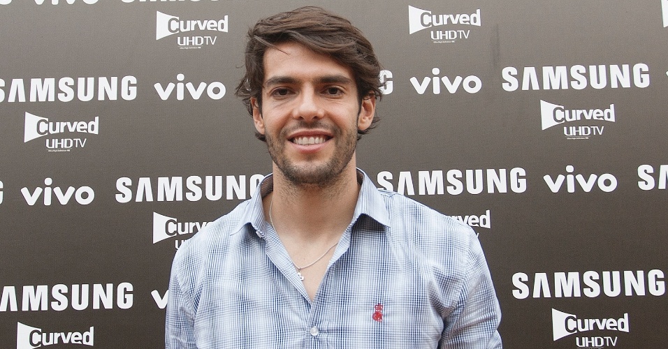 Kaká, meia do São Paulo, aparece em evento de patrocinador com o olho direito roxo