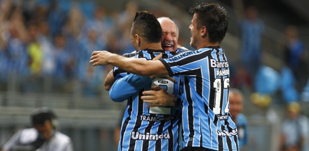Embalado pela vitória no clássico, o Grêmio quer seguir no topo - Lucas Uebel/Getty Images