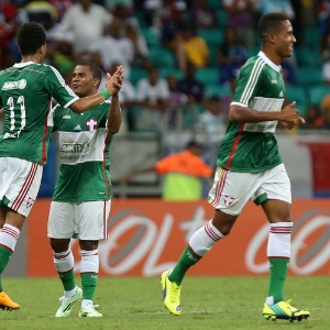 Jogadores do Palmeiras comemoram gol no Bahia pelo Campeonato Brasileiro - Felipe Oliveira/Getty Images