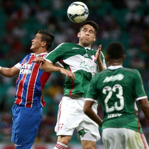 Tobio afasta perigo da defesa do Palmeiras no jogo contra o Bahia - Felipe Oliveira/Getty Images