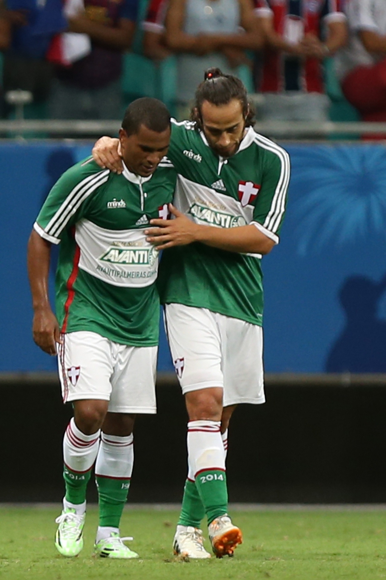 Valdivia comemora gol com Mazinho no jogo entre Palmeiras e Bahia - Felipe Oliveira/Getty Images
