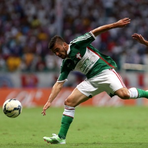 Victor Luis tenta escapar da marcação do Bahia em jogo do Palmeiras pelo Brasileirão - Felipe Oliveira/Getty Images