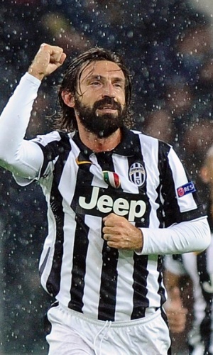 Pirlo comemora seu gol pela Juventus na Liga dos Campeões