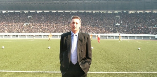 Técnico Edu Marangon em jogo na Coreia do Norte - Arquivo pessoal - Arquivo pessoal