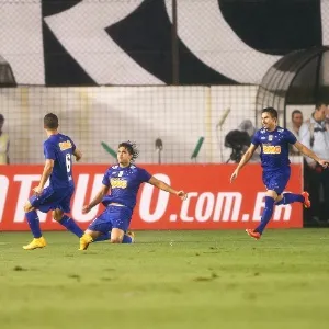Marcelo Moreno comemora gol de empate do Cruzeiro contra o Santos na Copa do Brasil - Wagner Carmo/VIPCOMM