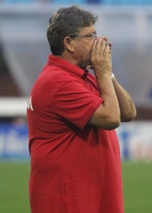O técnico Geninho comanda a equipe do Avaí durante o jogo diante do Oeste - Jamira Furlani/Avaí F.C. - Jamira Furlani/Avaí F.C.