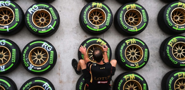 Pirelli admite pneus traseiros de 400 mm de largura, mas só a partir de 2017 - AFP PHOTO/VANDERLEI ALMEIDA
