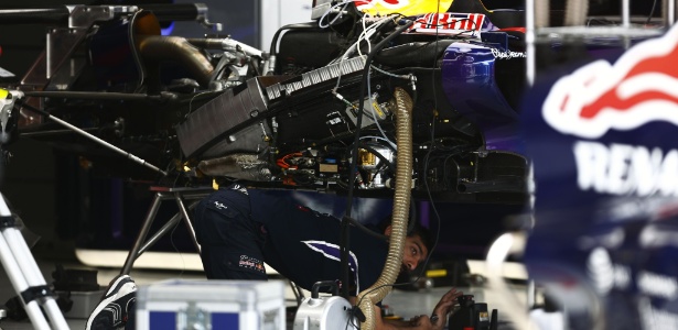 Fornecedora da Red Bull promete diminuir diferença para carros da Mercedes - AFP PHOTO/MIGUEL SCHINCARIOL 