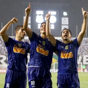 Jogadores do Cruzeiro comemoram gol da classificação contra o Santos pela Copa do Brasil - Wagner Carmo/VIPCOMM