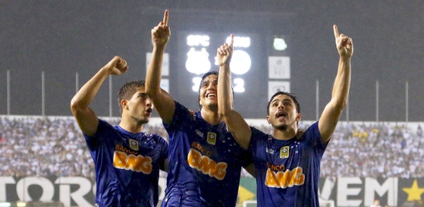 Jogadores do Cruzeiro comemoram gol da classificação contra o Santos pela Copa do Brasil - Wagner Carmo/VIPCOMM