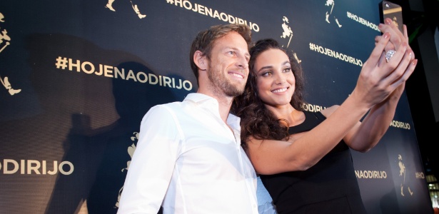 Jenson Button participou de um evento com a atriz Debora Nascimento em São Paulo - Letícia Moreira/Divulgação