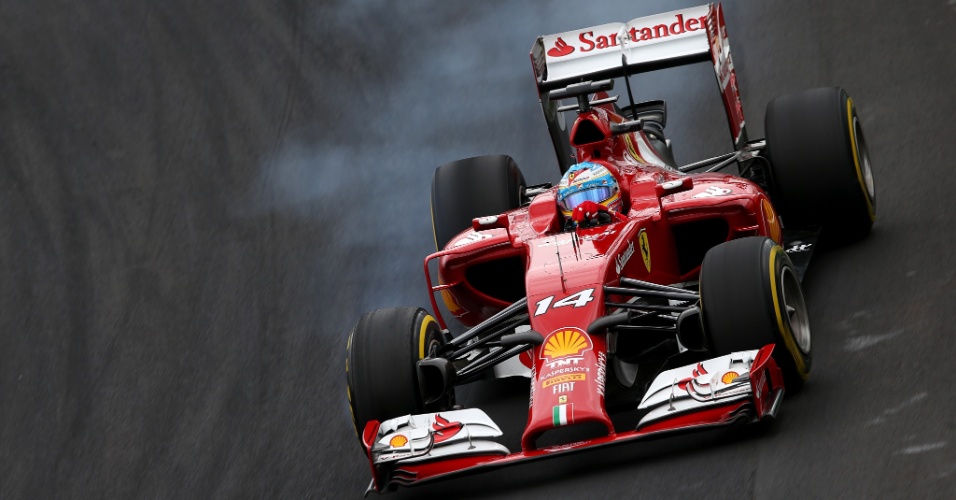 Fernando Alonso frita pneu durante sua tentativa de volta rápida em Interlagos. Espanhol sai em oitavo