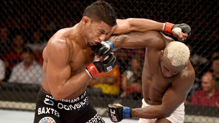 Brasileiros Dhiego Lima e Jorge de Oliveira trocam socos no UFC Uberlândia - Getty Images