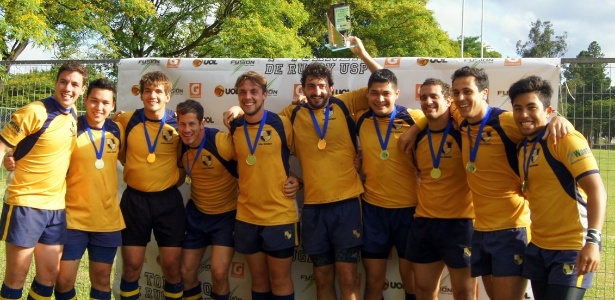 Jogadores da Poli comemoram título do 1º Torneio USP de Rúgbi - Pedro Girardelli/Divulgação