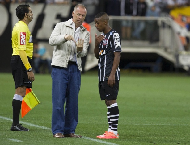 Mano conversou insistentemente com Malcom na beira do gramado contra o Santos - Daniel Augusto Jr / Agência Corinthians
