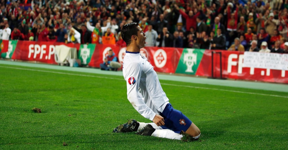 Cristiano Ronaldo comemora gol da vitória de Portugal sobre a Albânia pelo Grupo I das Eliminatórias da Eurocopa-2016