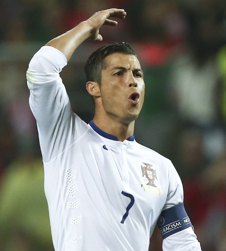 Cristiano Ronaldo reclama durante jogo entre Portugal e Armênia pelo Grupo I das Eliminatórias da Eurocopa