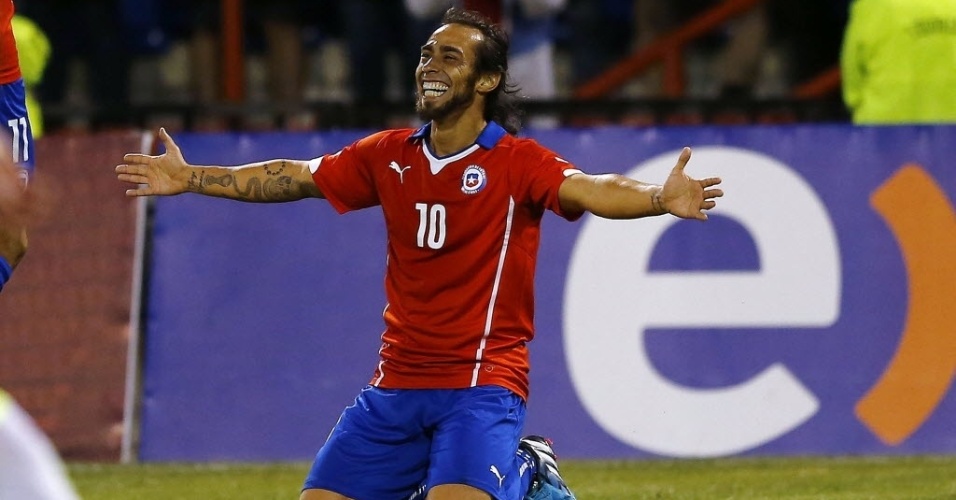 Valdivia celebra o segundo gol do Chile sobre a Venezuela