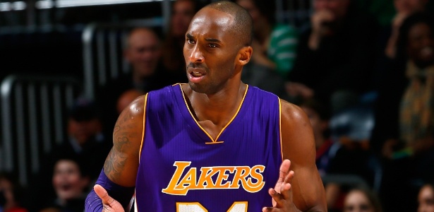 Kobe Bryant questiona arbitragem na vitória dos Lakers sobre os Hawks