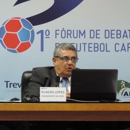 Presidente da Ferj, Rubens Lopes discursa no encerramento do Fórum de debates do futebol carioca - Pedro Ivo Almeida/UOL