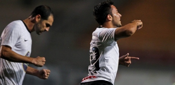 Giovanni, meia do Corinthians, anotou diante do Grêmio em 2012 - Leandro Moraes/UOL