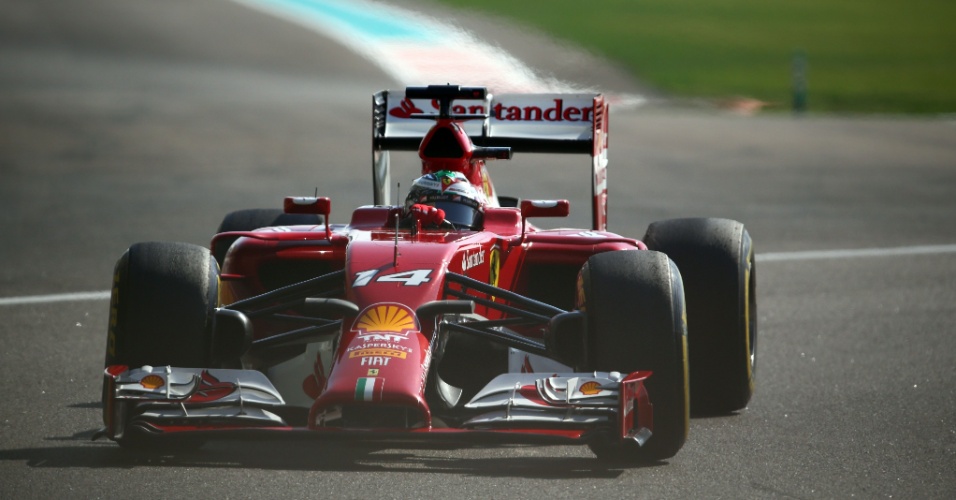 Fernando Alonso acelera sua Ferrari no terceiro treino livre, durante seu fim de semana de despedida da Ferrari