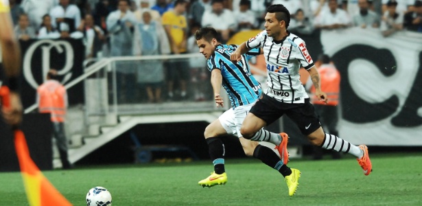 Petros é maior ladrão de bolas do Corinthians, time menos faltoso do Brasileiro - Reinaldo Canato/UOL