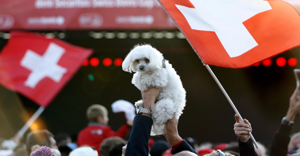 Até cachorro foi levado para a celebração que aconteceu em Lausanne, cidade natal de Stanislas Wawrinka