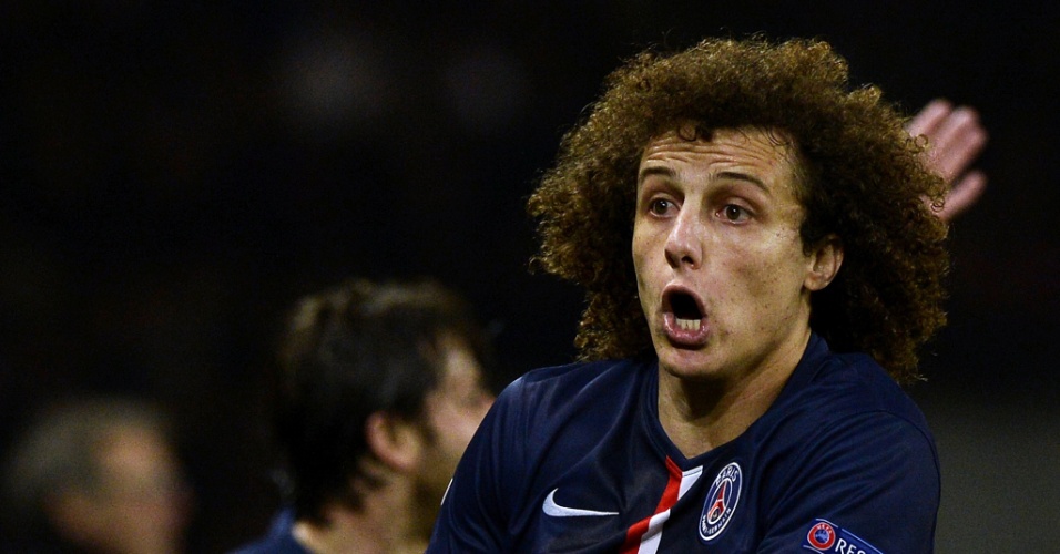 David Luiz reclama durante jogo do PSG na Liga dos Campeões