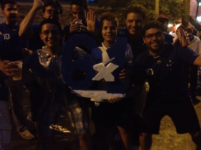 Cruzeirense lembra o 6 a 1 do Cruzeiro  contra o Galo que evitou o rebaixamento do clube em 2011 - Luiza Oliveira/UOL