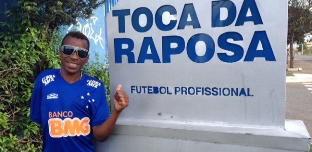 Torcedor do Cruzeiro, Buiú frequenta a Toca da Raposa diariamente há 25 anos - Luiza Oliveira/UOL