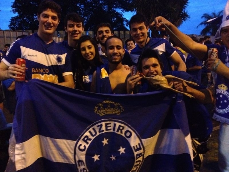 Torcida do Cruzeiro chega ao Mineirão para a final da Copa do Brasil - Luiza Oliveira/UOL
