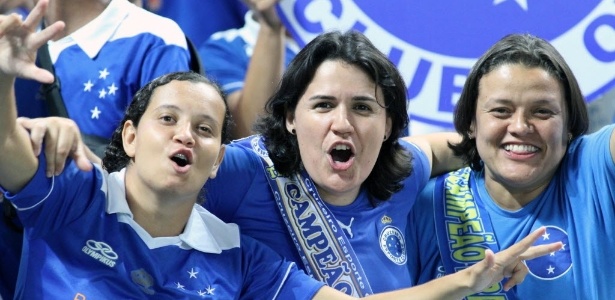 Torcida do Cruzeiro será maioria diante do Atlético-MG, domingo, no Mineirão - EFE/Paulo Fonseca
